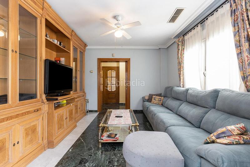 Foto d229d5c0-fe0c-48ae-a398-68efd30bfb9a. Chalet in calle salvador de madariaga in Zona Carrefour - Urbanizaciones Torrevieja