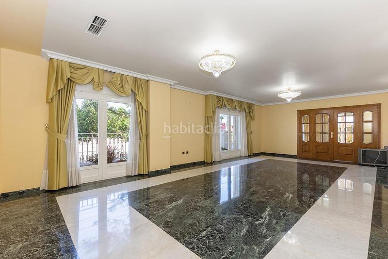 Foto f0f180f4-ccb0-411a-ab31-55c842081951. Chalet in calle salvador de madariaga in Zona Carrefour - Urbanizaciones Torrevieja