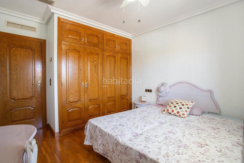 Foto f7b6a7ea-8ebe-4e46-b780-7b86eb6e1746. Chalet in calle salvador de madariaga in Zona Carrefour - Urbanizaciones Torrevieja