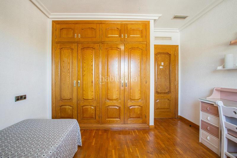 Foto fa8c1b0a-c926-4bcd-9b1a-f862ddaf9a49. Chalet in calle salvador de madariaga in Zona Carrefour - Urbanizaciones Torrevieja