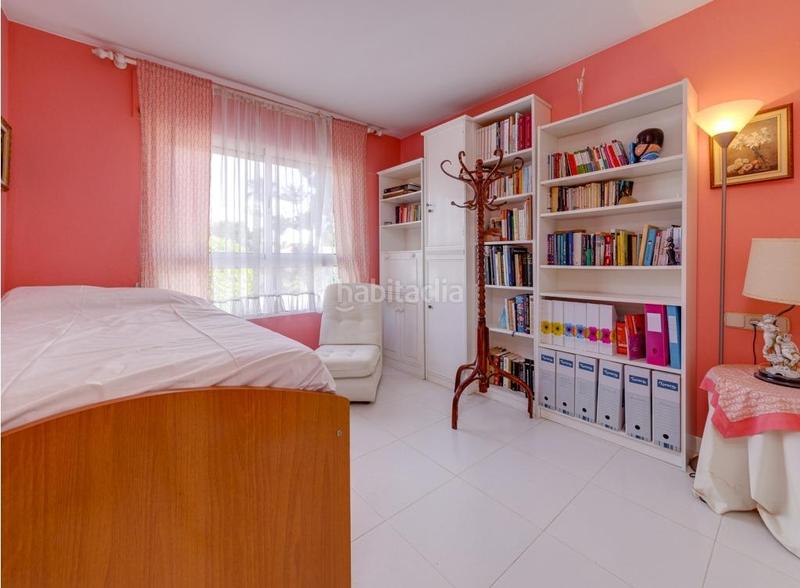 Foto 101364ee-b2e3-45c5-96d1-759e862f9f31. Chalet in calle saavedra fajardo in Campoamor Orihuela