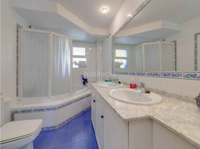 Foto 4eb81faa-0526-41c7-a113-e09712619cae. Chalet in calle saavedra fajardo in Campoamor Orihuela