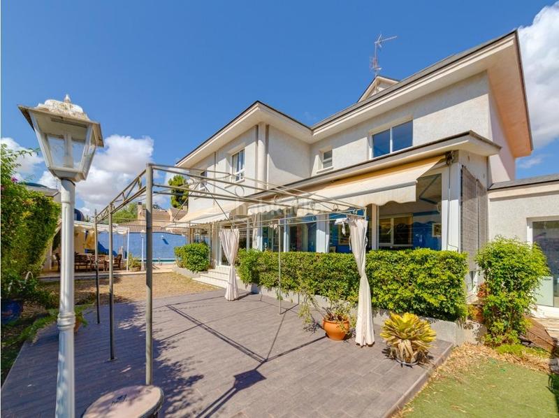 Foto 640f14da-7315-453c-b91b-c67f6162987f. Chalet in calle saavedra fajardo in Campoamor Orihuela