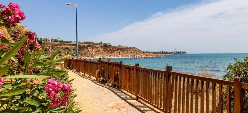 Foto d6c2d4aa-f960-4821-b1a2-ea0561d1bbe0. Chalet in calle saavedra fajardo in Campoamor Orihuela