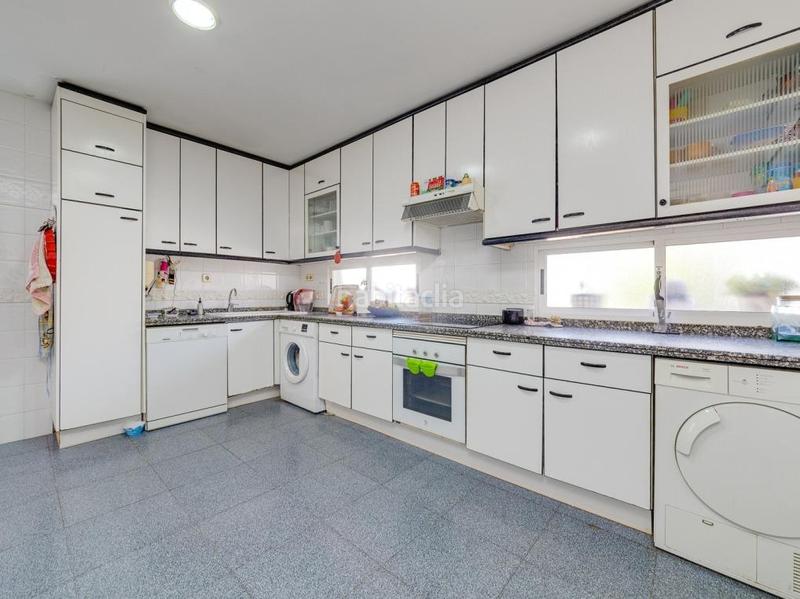 Foto ebe7f74f-4e0f-4fa9-b6c1-cadc5b9a81fa. Chalet in calle saavedra fajardo in Campoamor Orihuela