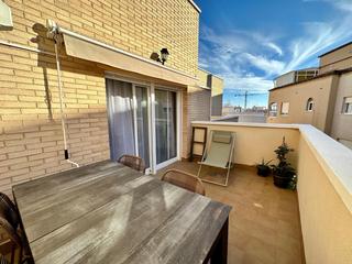 Àtic a Calle almudena. Apartamiento de 2 dormitorios 1 baño en torrevieja playa del cur
