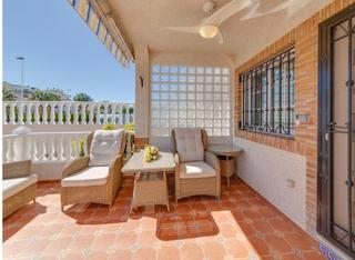Casa adossada a Calle montezenia-solana 2. Adosado de 4 dormitorios 3 baños en los dolses   orihuela costa