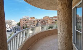 Apartament a Avenida cortes valencianas. Atico de 2 dormitorios 2 baños en torrevieja