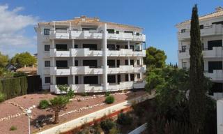 Apartament a Calle pirineos. Atico de 2 dormitorios 2 baños en campo de golf en campoamor  or