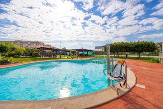 Maison à Urbanizacion parque de las naciones. Bungalow en planta baja de 3 dormitorios con piscina comunitaria