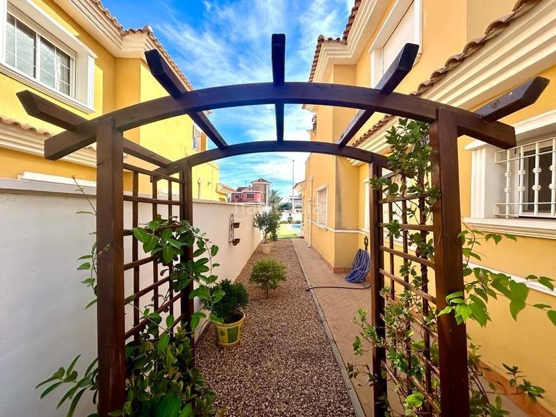 Foto 4f335257-d3a0-4d74-ab0f-7c8ecf0aade5. Xalet a calle caliza a La Regia Orihuela