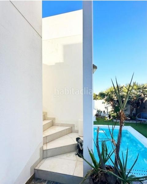 Foto 52e1d5ab-d08a-4584-b149-b312c3a1c92a. Chalet villa con piscina en lomas de cabo roig costa en Orihuela