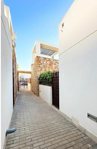 Foto f6149fa4-aabf-46c8-9a44-a84842cda139. Chalet villa con piscina en lomas de cabo roig costa en Orihuela