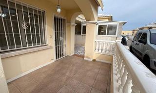 Maison à Calle emilia pardo bazán. Bungalow de 2 dormitorios 1 baño en torrevieja  zona torreta flo