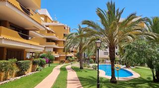 Appartement à Avenida de las olas. La entrada punta prima. 2 dorm. 2 baños. garajetrastero. piscina