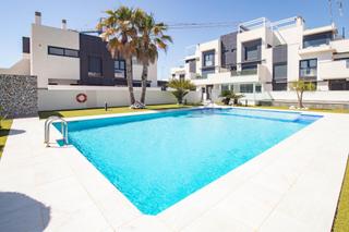Maison à Jazmín. Bungalow  de 2 dormitorios 2 baños en torre de la horadada  orih