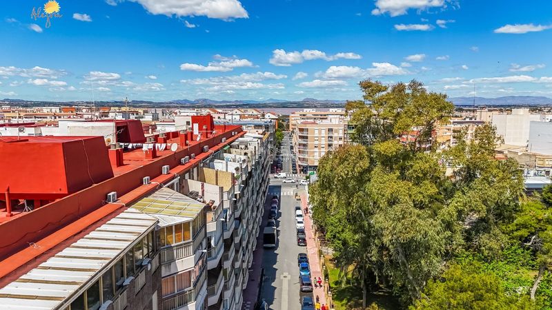 Foto 242a1873-ef3f-4e48-be5d-d56908278ec0. Apartamento en calle doña sinforosa apartamento de 3 dormitorios 2 baños alicante en Torrevieja
