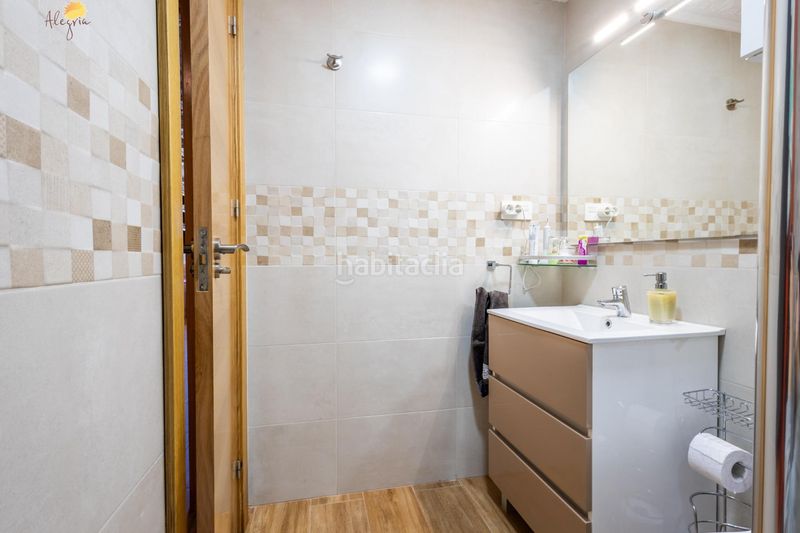 Foto 587feaae-5fbe-40a6-841a-060eb0c39524. Apartamento en calle doña sinforosa apartamento de 3 dormitorios 2 baños alicante en Torrevieja