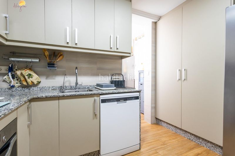 Foto b5c9edaa-667a-4f08-a9ba-593bb19cc6bc. Apartamento en calle doña sinforosa apartamento de 3 dormitorios 2 baños alicante en Torrevieja