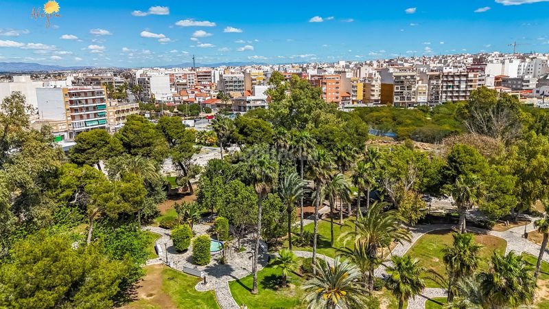 Foto bf2c3614-128d-4d03-97fd-a88939f3cb5a. Apartamento en calle doña sinforosa apartamento de 3 dormitorios 2 baños alicante en Torrevieja