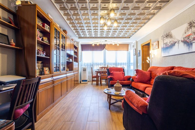 Foto f707c1bb-8b77-4ed9-9f98-f9d40ca754cd. Apartamento en calle doña sinforosa apartamento de 3 dormitorios 2 baños alicante en Torrevieja