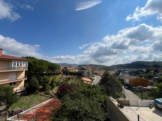 Casa aparellada a Sant Hilari Sacalm. Casa aparellada amb vistes, de 191m2 amb pati.