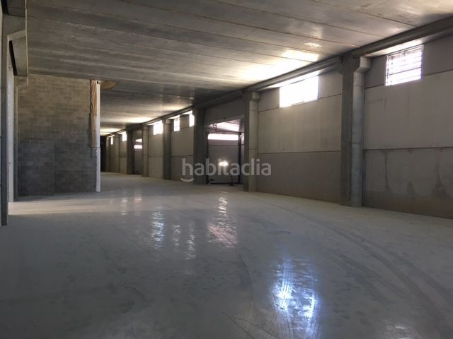 Foto 040b2c36-303d-4804-bb32-83ae18efd147. Alquiler nave industrial en carrer dels pirineus 74 nau 8.152m2 i molls càrrega en Celrà
