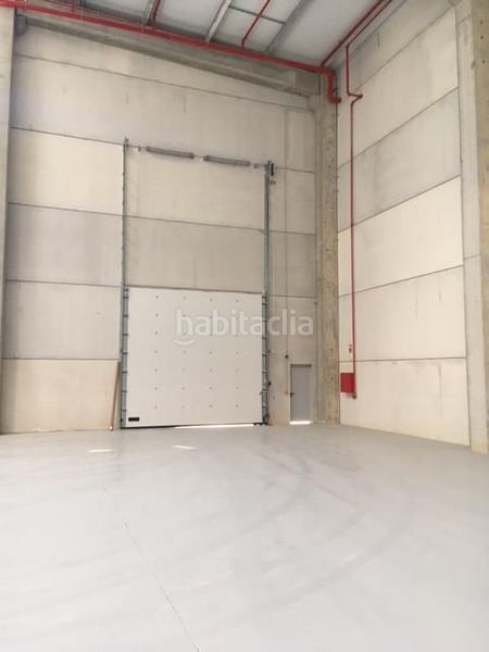 Foto 26e7a8eb-7a69-4d22-b018-be46ed2f923e. Alquiler nave industrial en carrer dels pirineus 74 nau 8.152m2 i molls càrrega en Celrà