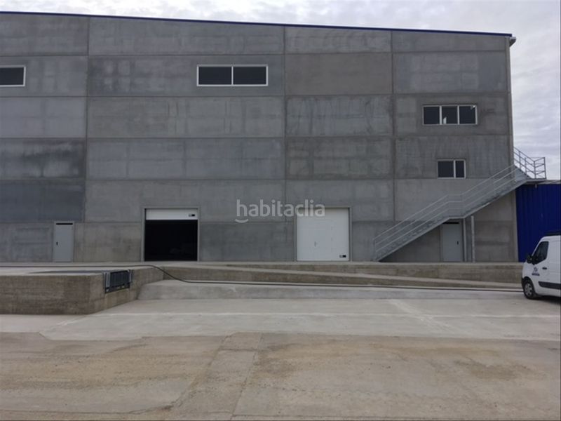 Foto 7e989fca-b70e-49ad-9d37-41f1c711233e. Alquiler nave industrial en carrer dels pirineus 74 nau 8.152m2 i molls càrrega en Celrà