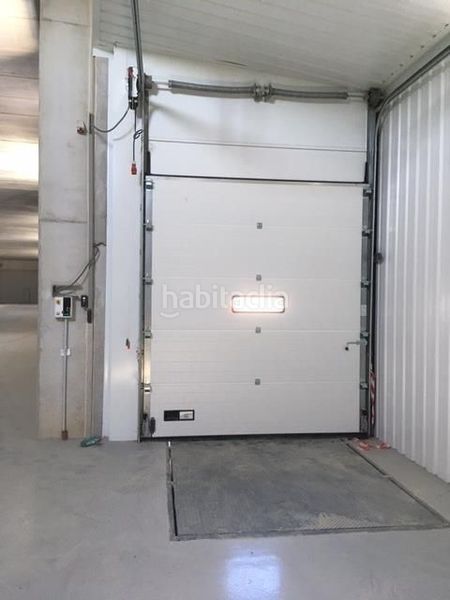 Foto a1fe9dad-1b1b-4d2c-8cdd-712bb5716648. Alquiler nave industrial en carrer dels pirineus 74 nau 8.152m2 i molls càrrega en Celrà