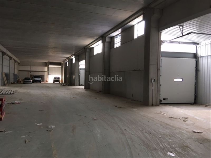 Foto a89d07a0-323c-45a6-a77c-1e74c73c9741. Alquiler nave industrial en carrer dels pirineus 74 nau 8.152m2 i molls càrrega en Celrà