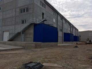 Lloguer Nau industrial a Carrer dels pirineus 74. Nau 8.152m2 i molls càrrega