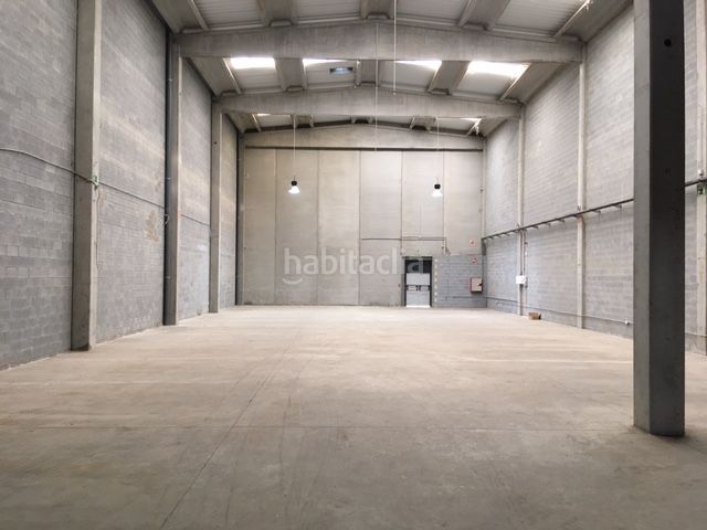 Foto 1aa0bb30-bca4-4b65-ab45-767fadd01fbb. Alquiler nave industrial nau industrial en lloguer, de planta baixa, altell i pati davanter. ubicada a polígon de la mirona. en Salt