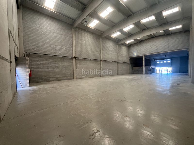 Foto 90f12bbe-fba9-45e7-98c4-2ed805bb7381. Alquiler nave industrial nau industrial en lloguer, de planta baixa, altell i pati davanter. ubicada a polígon de la mirona. en Salt