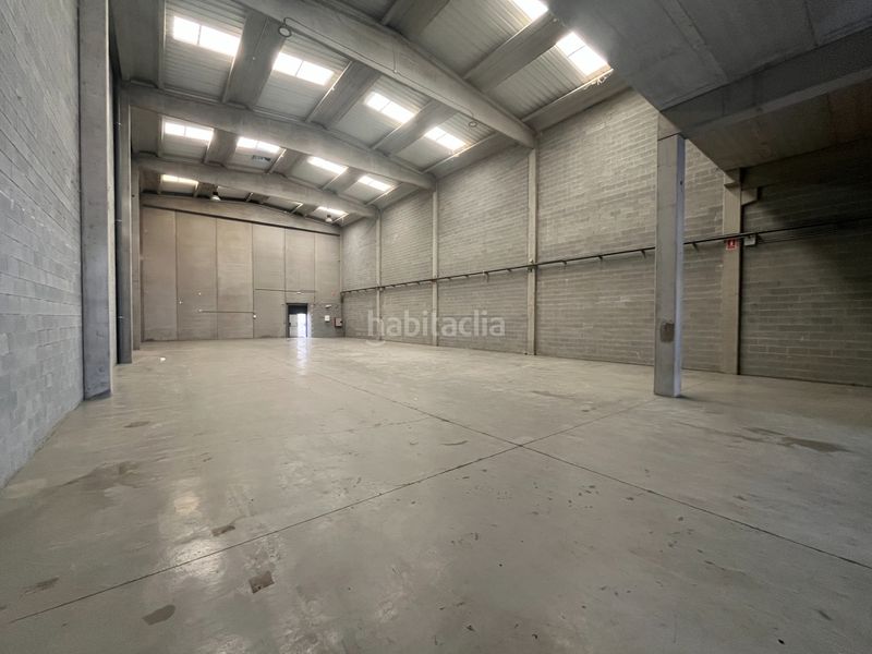 Foto e171d769-a35b-43db-b39c-689aa4f5f54c. Alquiler nave industrial nau industrial en lloguer, de planta baixa, altell i pati davanter. ubicada a polígon de la mirona. en Salt