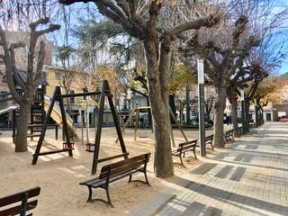 Pis a Sant Hilari Sacalm. Pis de 120m2 a plaa gravalosa, amb prquing i pati comuntari.