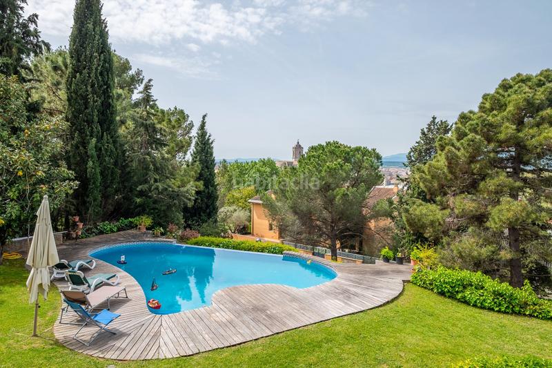 Foto 0083a461-b8d3-416a-9744-457a6db171c5. Chalet con riscaldamento parcheggio piscina in Montjuïc Girona