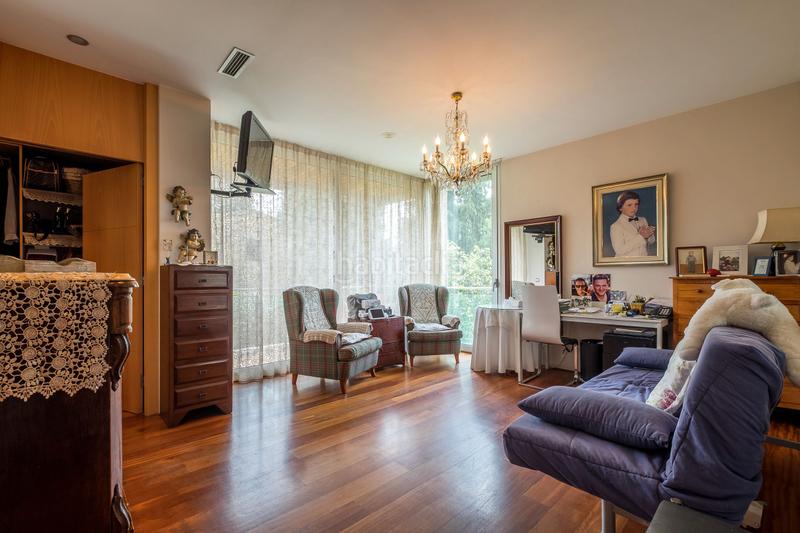 Foto ad9eaa34-010b-42d5-b0e2-e6cb33eeb044. Chalet con riscaldamento parcheggio piscina in Montjuïc Girona