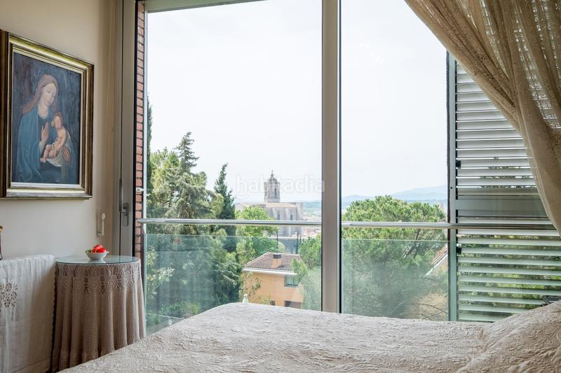 Foto c0939355-f673-4885-8af9-1f1517662ab5. Chalet con riscaldamento parcheggio piscina in Montjuïc Girona