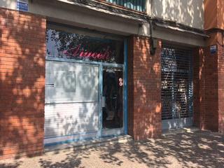 Local Comercial a Carrer del riu güell 152. Local de 83m2 útil amb aparador