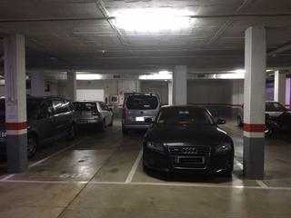 Rent Car parking in Carrer sant isidre 25. Pàrquing en lloguer per a cotxes gran, amb accés mitjançant carr