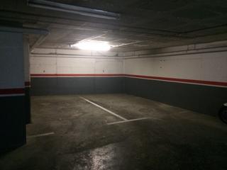 Rent Motorcycle parking in Carrer d'antoni alcalá galiano 40. Pk de 12m2 per a motos o quads