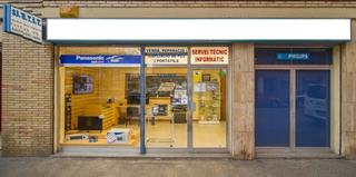 Local commercial dans Carrer de la garrotxa 5. Local de 150m2 en planta baixa. aparador de 7m lineals.