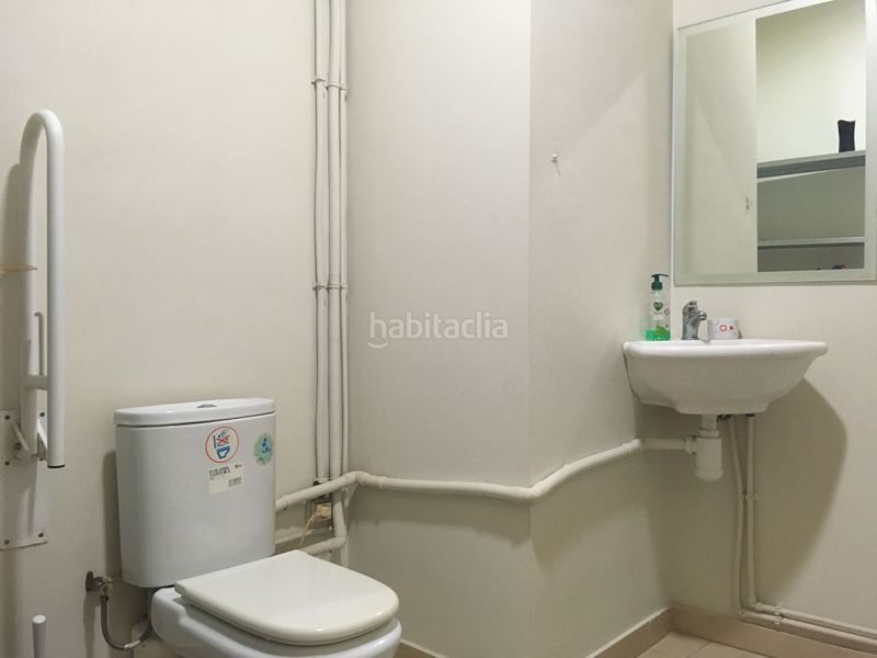 Foto fbae1a5e-4f87-4681-966b-9ae42bbbc564. Local comercial a La Devesa Girona
