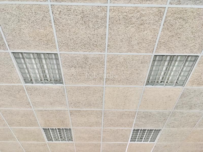 Foto 15276675-c224-4ab0-876b-2ebe08ba9dbb. Local comercial a carrer salvador dabau i caussa 8 a Girona