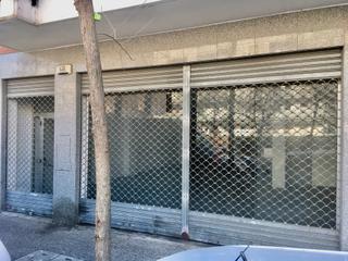 Local Comercial a Carrer salvador dabau i caussa 8. Local amb ampli aparador i pati