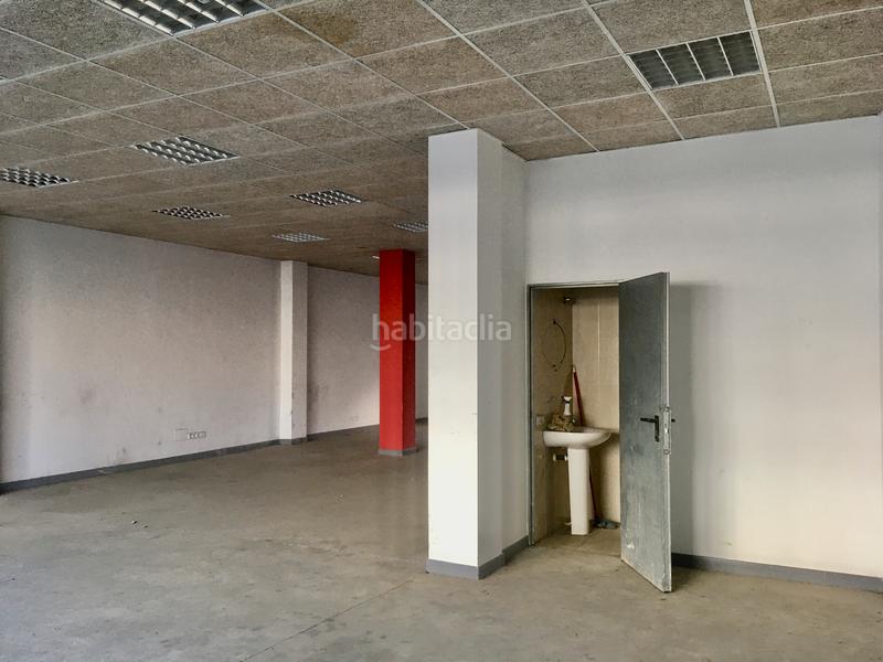 Foto 45d8571a-2d5d-424a-8643-5d60bc74ad12. Local comercial a carrer salvador dabau i caussa 8 a Girona