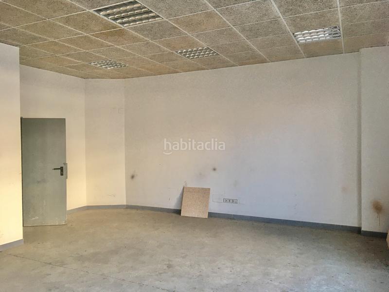 Foto aeda8a77-94eb-4b9c-a072-18112e162db1. Local comercial a carrer salvador dabau i caussa 8 a Girona