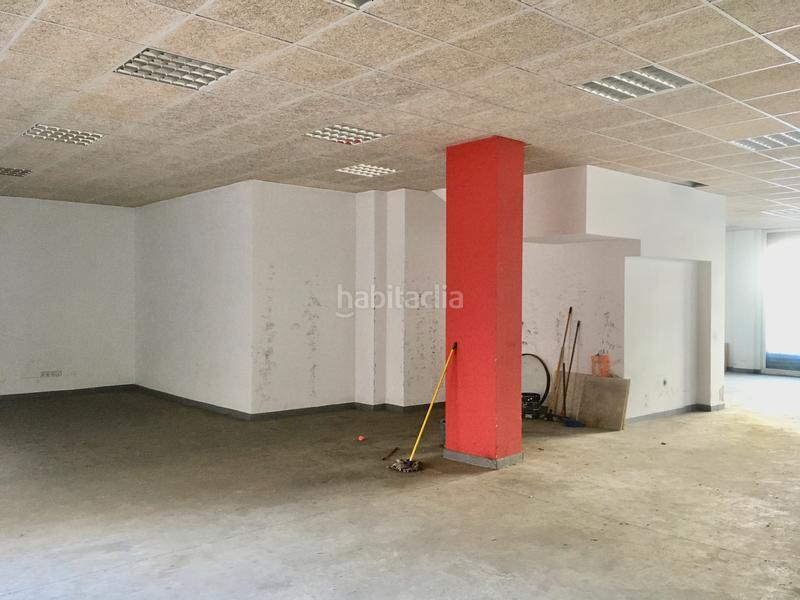 Foto d5694c60-cff4-48c6-b3a8-6a963d1a7dfb. Local comercial a carrer salvador dabau i caussa 8 a Girona