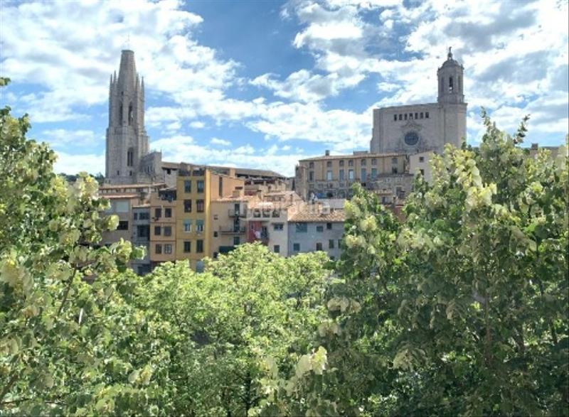 Foto d31c906a-6b0e-4792-8625-4e70c4688f24. Alquiler local comercial en passeig josé canalejas 6 local moblat per serveis professionals. en Girona